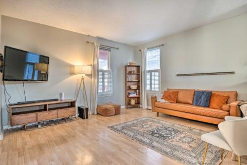 Cozy Indianapolis Home with Private Hot Tub! near พิพิธภัณฑ์เด็กอินเดียน่าโพลิส Cozy Indianapolis Home with Private Hot Tub! near พิพิธภัณฑ์เด็กอินเดียน่าโพลิส