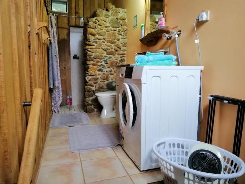 חדר אמבטיה, Minnow cabins Lower Beulah in Prospect Vale חדר אמבטיה, Minnow cabins Lower Beulah in Prospect Vale