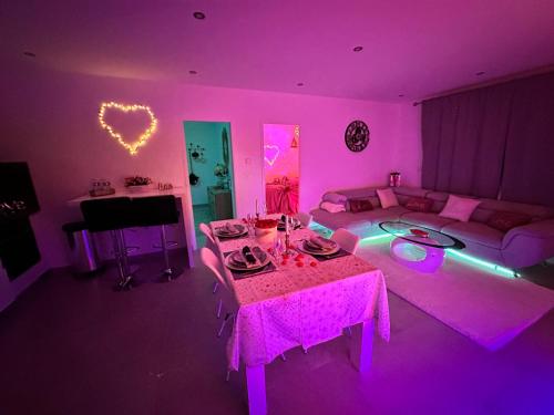 Jacuzzi Appartement love room in Freneuse Jacuzzi Appartement love room in Freneuse