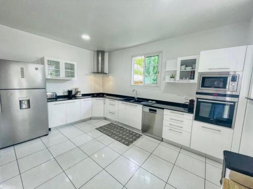 cuisine, Villas TROPICAL & EXOTIC, 6 chambres avec 2 piscines in Le Moule cuisine, Villas TROPICAL & EXOTIC, 6 chambres avec 2 piscines in Le Moule