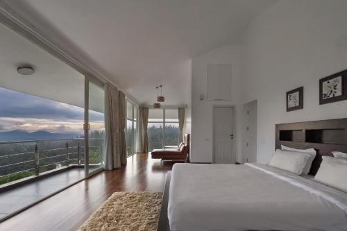 วิลลา 4 ห้องนอน 5 ห้องน้ำส่วนตัว ขนาด 601 ตร.ม. – สนามม้าอูตี้ (StayVista at The Lilly Ooty with Breakfast) in แฮฟลอค วิลลา 4 ห้องนอน 5 ห้องน้ำส่วนตัว ขนาด 601 ตร.ม. – สนามม้าอูตี้ (StayVista at The Lilly Ooty with Breakfast) in แฮฟลอค