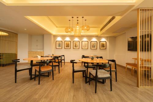 Restaurant, Bloom Hotel - Sector 62 in Noida Restaurant, Bloom Hotel - Sector 62 in Noida