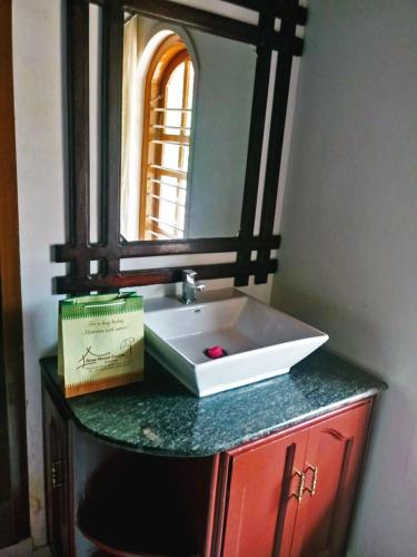 Ванная комната, STAYMAKER Rosewood Castle in Kutta Ванная комната, STAYMAKER Rosewood Castle in Kutta