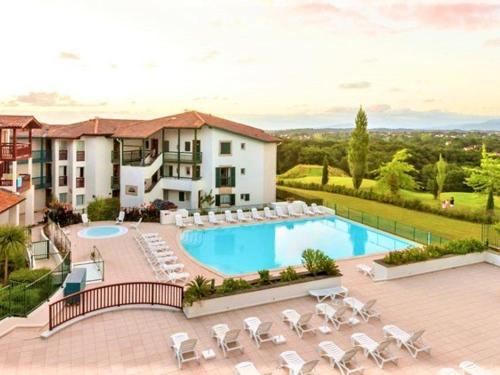 Appartement charmant avec piscine et parking à Arcangues - FR-1-3-475 (Appartement charmant avec piscine et parking a Arcangues - FR-1-3-475) in อูสตาริตซ์ Appartement charmant avec piscine et parking à Arcangues - FR-1-3-475 (Appartement charmant avec piscine et parking a Arcangues - FR-1-3-475) in อูสตาริตซ์