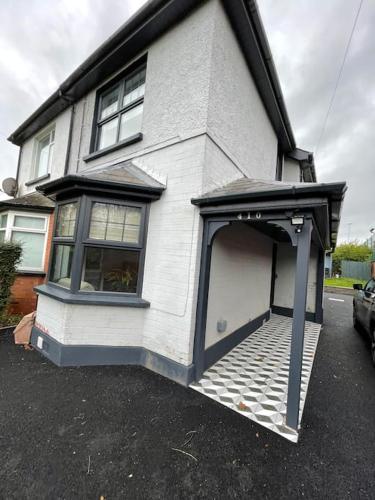 Cheerful 2 bed house on Causeway Coastal Route with parking in Bellevue Cheerful 2 bed house on Causeway Coastal Route with parking in Bellevue