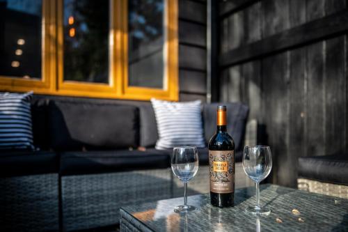 Facilities, Smoky Bear BnB! Theater, Game Room, Hot Tub, Bar, 5Br 5Ba in Gatlinburg (TN) Facilities, Smoky Bear BnB! Theater, Game Room, Hot Tub, Bar, 5Br 5Ba in Gatlinburg (TN)