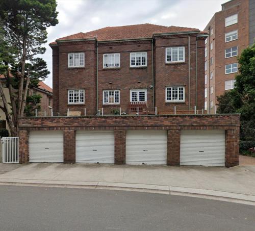 Entrance, Stunning apartment near Rushcutters Bay in Darling Point Entrance, Stunning apartment near Rushcutters Bay in Darling Point