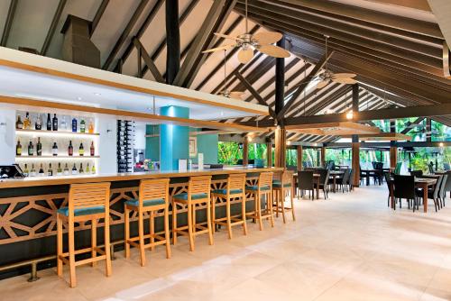 パブ/ラウンジ, ULTIQA Fiji Palms Beach Resort in パシフィックハーバー パブ/ラウンジ, ULTIQA Fiji Palms Beach Resort in パシフィックハーバー