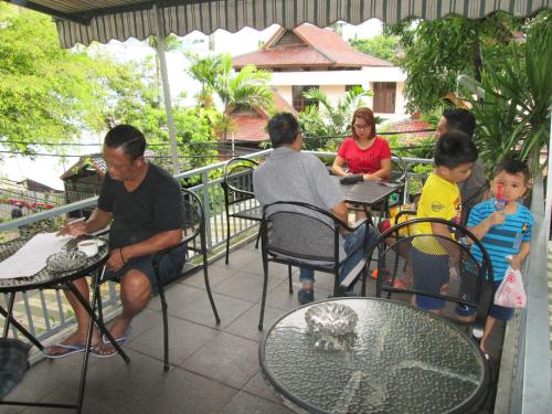 Bamboo Inn Hotel & Cafe in Slipi Bamboo Inn Hotel & Cafe in Slipi