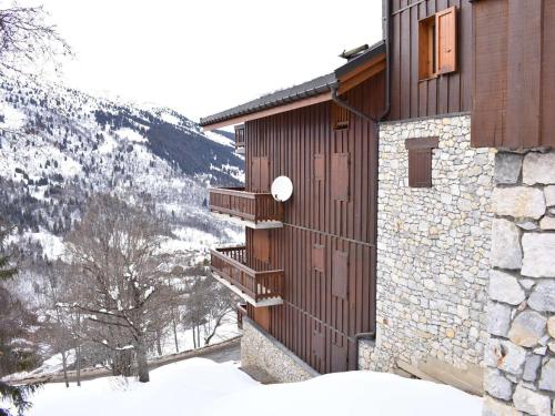 Appartement cosy 8 pers a Meribel, face telesiege, balcon Sud-Ouest, proche commerces et navette - F in Meribel Appartement cosy 8 pers a Meribel, face telesiege, balcon Sud-Ouest, proche commerces et navette - F in Meribel