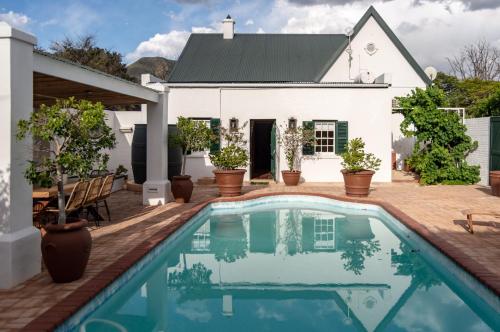 Exterior view, Killassy House in Graaff-Reinet Exterior view, Killassy House in Graaff-Reinet