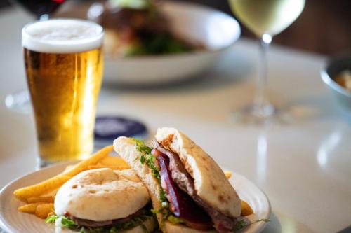 Swansea Hotel in Lake Macquarie Swansea Hotel in Lake Macquarie