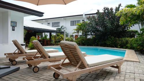 Swimming pool, Red Knight Gardens Apartelle in Lanang Swimming pool, Red Knight Gardens Apartelle in Lanang