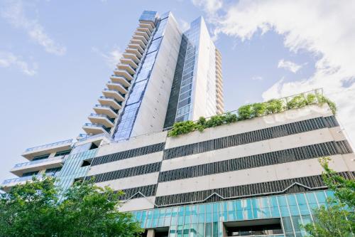 Luxury 3-Storey Loft with free parking on premises