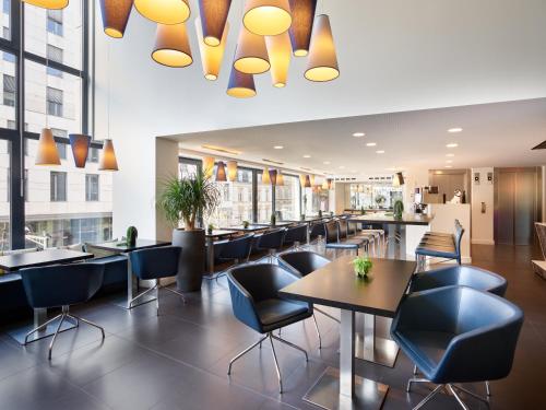 Pub/salon, Park Inn by Radisson Luxembourg City in Luxembourg Pub/salon, Park Inn by Radisson Luxembourg City in Luxembourg