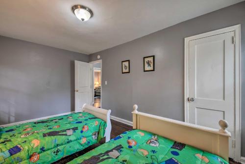 Atlanta Family Home - Close to Golf and Hiking! in Browns Mill Park Atlanta Family Home - Close to Golf and Hiking! in Browns Mill Park