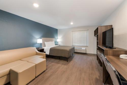 WoodSpring Suites Dayton North in Dayton (OH) WoodSpring Suites Dayton North in Dayton (OH)