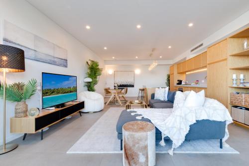 Stunning 2-Bed with Spacious Balcony Near CBD in Waterloo Stunning 2-Bed with Spacious Balcony Near CBD in Waterloo