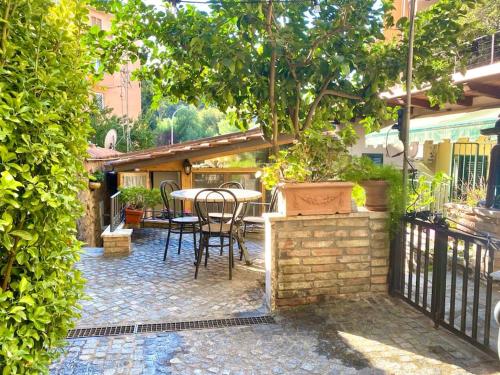 Romantic Borgo with Garden in Rome Center !