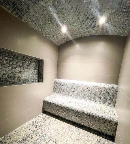 Sauna, STAY BY LATINEM Luxury 2BR Holiday Home CV B2513 near Burj Khalifa in Nad Al Sheba Sauna, STAY BY LATINEM Luxury 2BR Holiday Home CV B2513 near Burj Khalifa in Nad Al Sheba