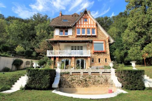 Exterior view, Maison de luxe nichee dans le bois pour vivre une experience unique in Saint-Remy-les-Chevreuse Exterior view, Maison de luxe nichee dans le bois pour vivre une experience unique in Saint-Remy-les-Chevreuse