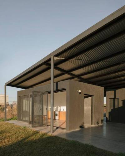 Quincho de diseno con pileta in Roldán Quincho de diseno con pileta in Roldán