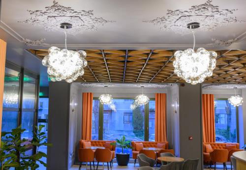 Pub/Lounge, HOTEL VIENA near Szatmárnémeti nemzetközi repülőtér Pub/Lounge, HOTEL VIENA near Szatmárnémeti nemzetközi repülőtér