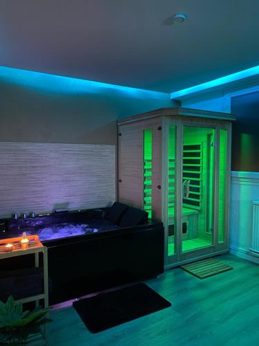 Sauna Jacuzzi cosy 3 pers in Saint-Germain-les-Corbeil Sauna Jacuzzi cosy 3 pers in Saint-Germain-les-Corbeil