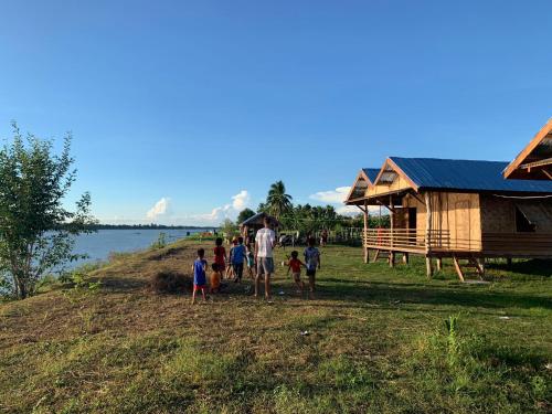 Vera Sunset homestay local experience with lao family in Don Khong Vera Sunset homestay local experience with lao family in Don Khong