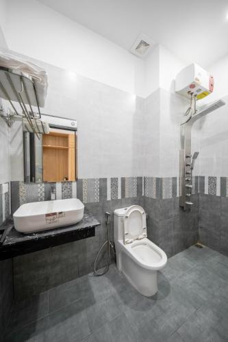 Bathroom, Sunny Binh An Homestay in Lang Co Bathroom, Sunny Binh An Homestay in Lang Co