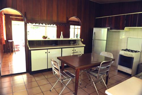 Kitchen, Pension Te Miti in Tahiti Kitchen, Pension Te Miti in Tahiti