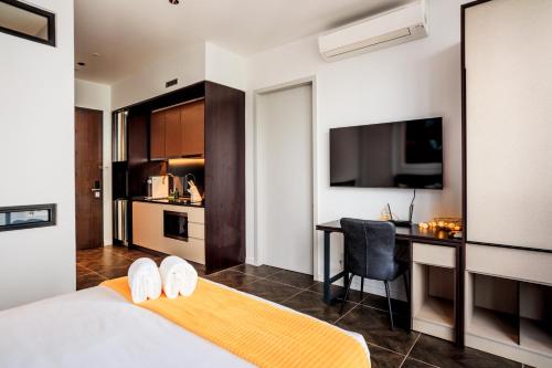 Scarletz Mana-Mana Suites KLCC near National Heart Institute of Malaysia Scarletz Mana-Mana Suites KLCC near National Heart Institute of Malaysia
