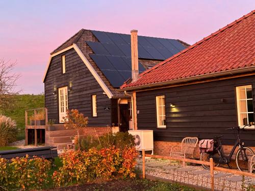 Gezellig huisje aan de dijk bij Werk aan het Spoel in Culemborg Gezellig huisje aan de dijk bij Werk aan het Spoel in Culemborg