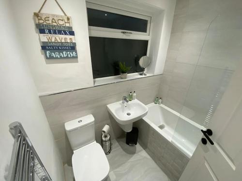 Banheiro, Wharfedale Lodge- Bungalow-3 Bed, 2 bath, Amazing! in Stanah Banheiro, Wharfedale Lodge- Bungalow-3 Bed, 2 bath, Amazing! in Stanah