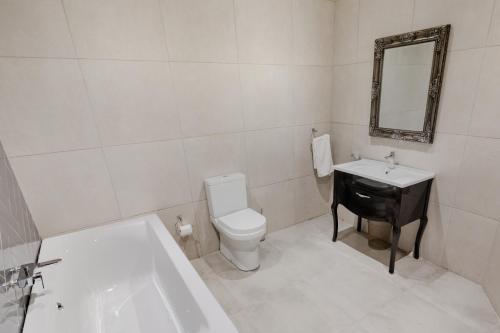 Bathroom, Essenwood House in Berea Bathroom, Essenwood House in Berea
