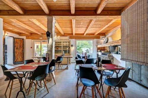 Food and beverages, Contact Hotel Le Provence in Gemenos Food and beverages, Contact Hotel Le Provence in Gemenos