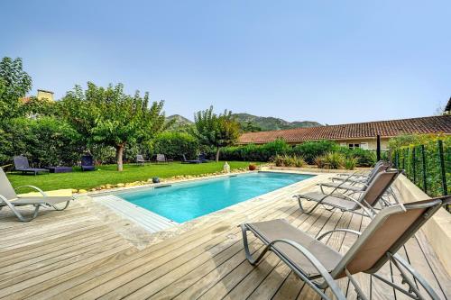 Swimming pool, Contact Hotel Le Provence in Gemenos Swimming pool, Contact Hotel Le Provence in Gemenos