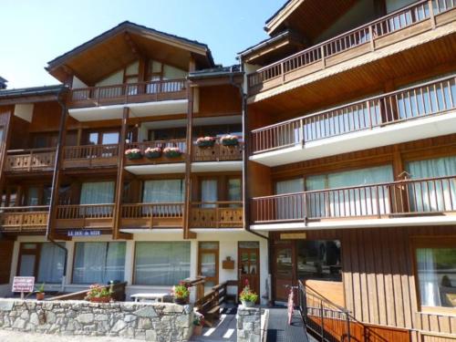Charmant 2 pieces traversant a Courchevel, idealement situe face aux pistes et pres de la Maison des in Les Brigues Charmant 2 pieces traversant a Courchevel, idealement situe face aux pistes et pres de la Maison des in Les Brigues