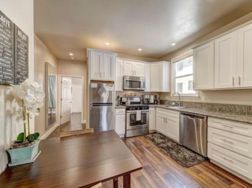 Konyha, Marvelous Midtown Stay with a Modern Twist in Belváros Konyha, Marvelous Midtown Stay with a Modern Twist in Belváros