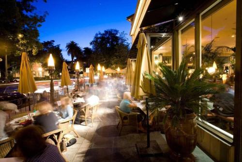 Étterem, Historic Charm with Parking in Center of Midtown in Belváros Étterem, Historic Charm with Parking in Center of Midtown in Belváros