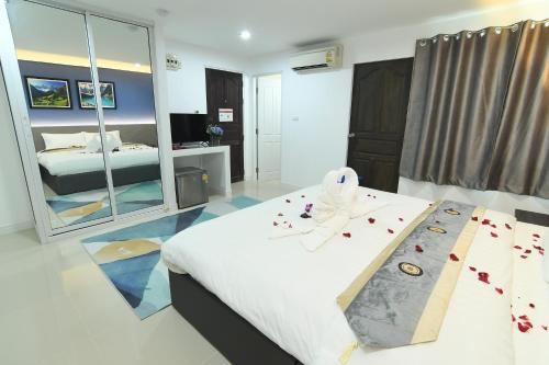 Poonsuk Place Hotel near Royal Thai Navy Convention Hall Poonsuk Place Hotel near Royal Thai Navy Convention Hall