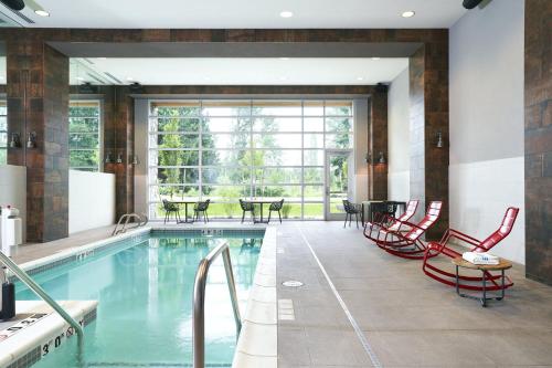 泳池, Archer Hotel Seattle/Redmond in 華盛頓雷德蒙德 (WA) 泳池, Archer Hotel Seattle/Redmond in 華盛頓雷德蒙德 (WA)