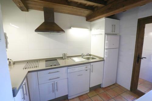 Konyha, Apartamentos Rurales SPA Casa De Los Escudos in Valverde De La Vera Konyha, Apartamentos Rurales SPA Casa De Los Escudos in Valverde De La Vera