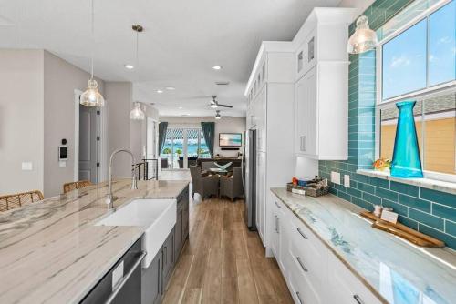 Luxury Coastal Home, Gulfport Waterfront District in Gulfport (FL) Luxury Coastal Home, Gulfport Waterfront District in Gulfport (FL)
