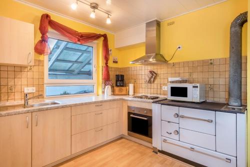 Κουζίνα, Ferienwohnung Sonnenschein in Λανγκενάργκεν Κουζίνα, Ferienwohnung Sonnenschein in Λανγκενάργκεν