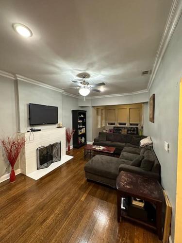 Beautiful Hyde Park Brownstone in Grand Boulevard Beautiful Hyde Park Brownstone in Grand Boulevard