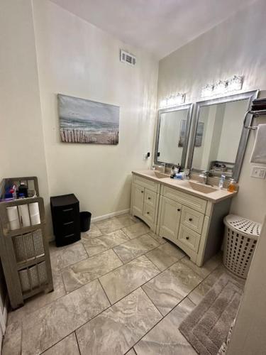 Beautiful Hyde Park Brownstone in Grand Boulevard Beautiful Hyde Park Brownstone in Grand Boulevard