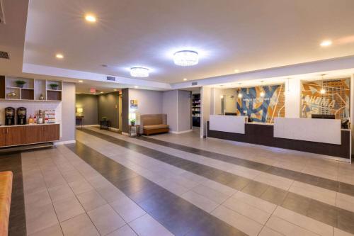 大堂, 土薩市中心66號公路貝斯特韋斯特PLUS酒店 (La Quinta Inn & Suites by Wyndham Tulsa Downtown/Route 66) in 塔爾薩市區 大堂, 土薩市中心66號公路貝斯特韋斯特PLUS酒店 (La Quinta Inn & Suites by Wyndham Tulsa Downtown/Route 66) in 塔爾薩市區
