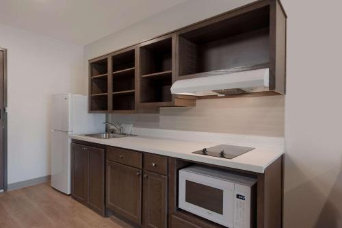 廚房, WoodSpring Suites Phoenix-Deer Valley in 菲尼克斯 (AZ) 廚房, WoodSpring Suites Phoenix-Deer Valley in 菲尼克斯 (AZ)