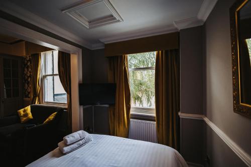Brook Hall Hotel in Neston Brook Hall Hotel in Neston